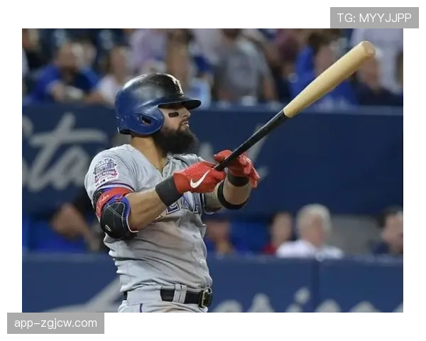 特写：生涯首打席即轰出本垒打，海盗队新秀被队友用沐浴露“洗礼”